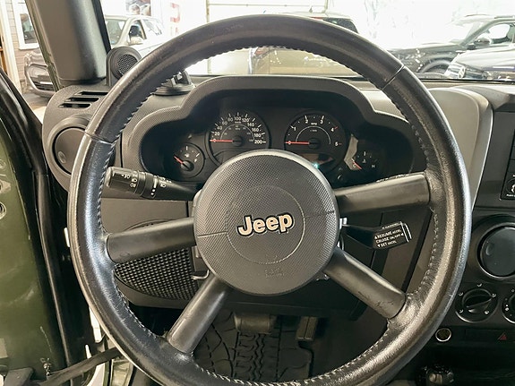 Jeep Wrangler 9 of 14