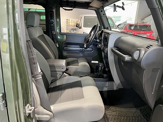 Jeep Wrangler 7 of 14
