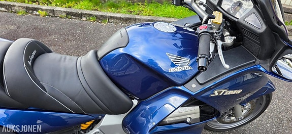 Honda ST 1300 Pan European 7 of 30