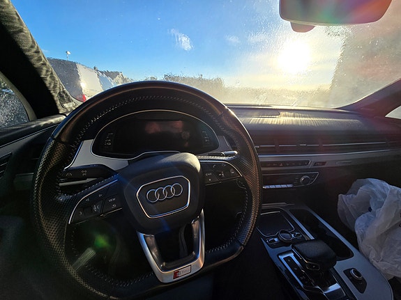 Audi Q7 14 of 14