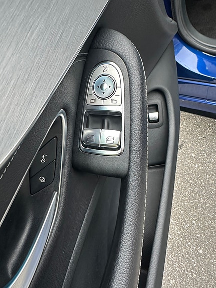 Mercedes-Benz C180 11 of 30