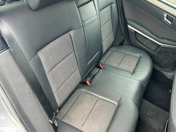 Mercedes-Benz E250 22 of 22