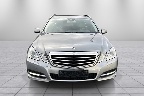 Mercedes-Benz E250 5 of 22