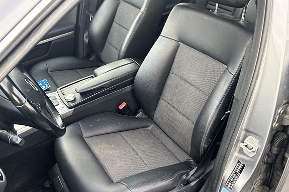 Mercedes-Benz E250 10 of 22