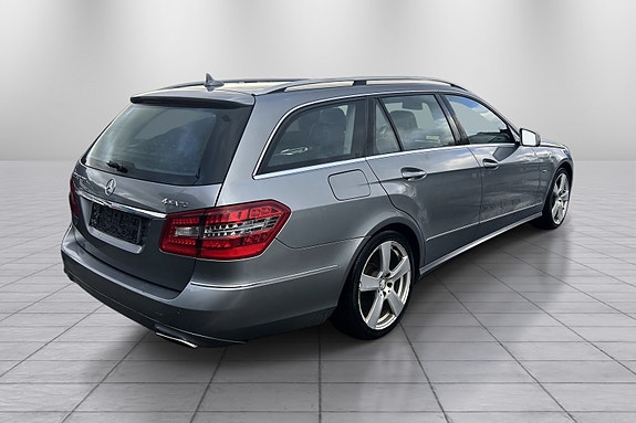 Mercedes-Benz E250 9 of 22