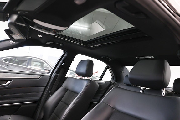 Mercedes-Benz E200 11 of 19