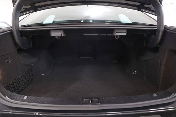 Mercedes-Benz E200 18 of 19