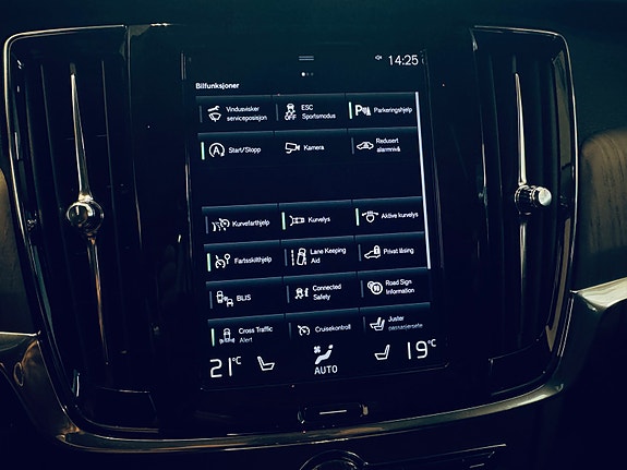 Volvo V90 Cross Country 15 of 30