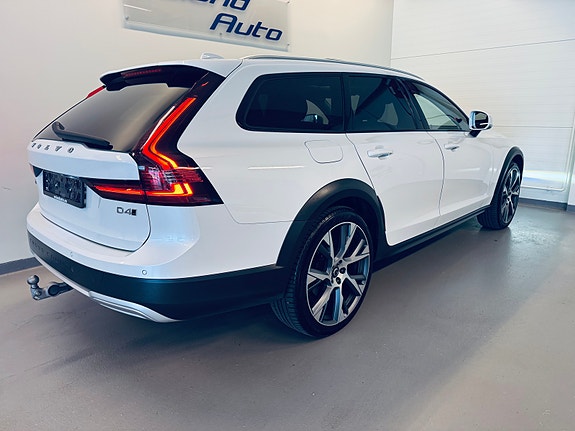 Volvo V90 Cross Country 7 of 30