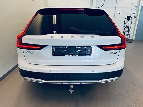 Volvo V90 Cross Country 8 of 30