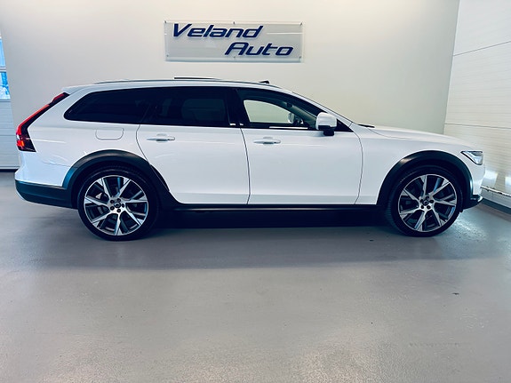 Volvo V90 Cross Country 6 of 30