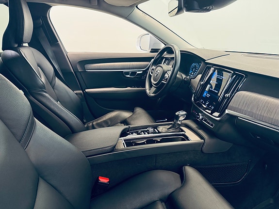 Volvo V90 Cross Country 10 of 30