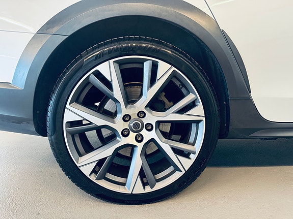 Volvo V90 Cross Country 30 of 30