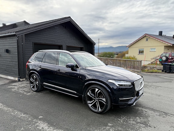 Volvo XC90 2 of 24