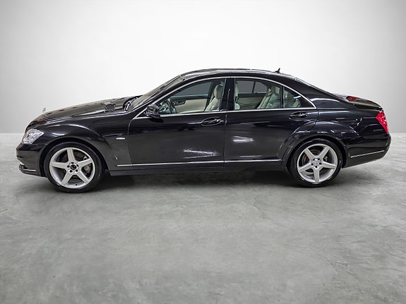Mercedes-Benz S350 d 2 of 26