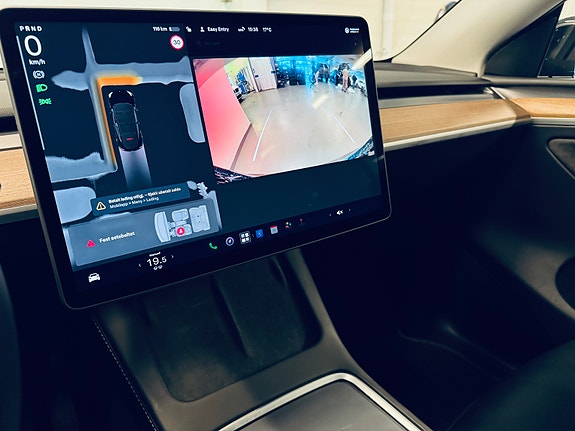 Tesla Model Y 14 of 26