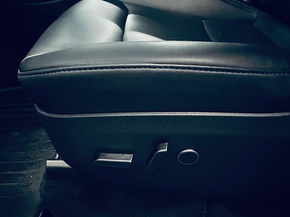 Tesla Model Y 19 of 26