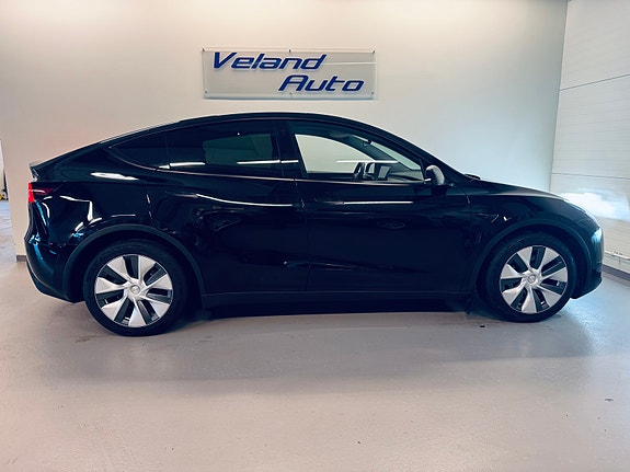 Tesla Model Y 6 of 26