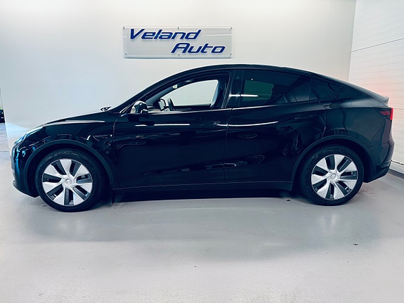 Tesla Model Y 3 of 26