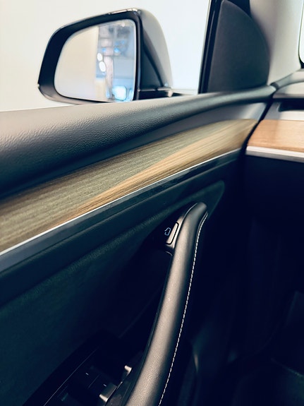 Tesla Model Y 20 of 26