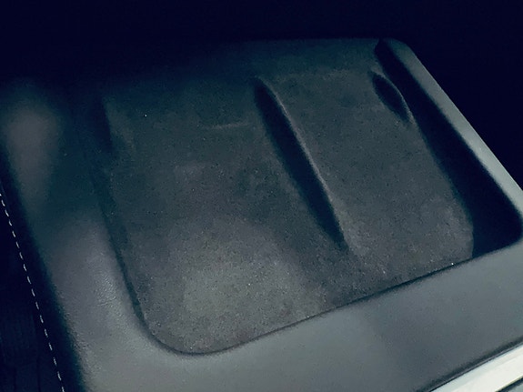 Tesla Model Y 18 of 26