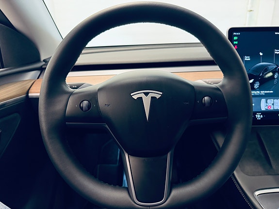 Tesla Model Y 13 of 26