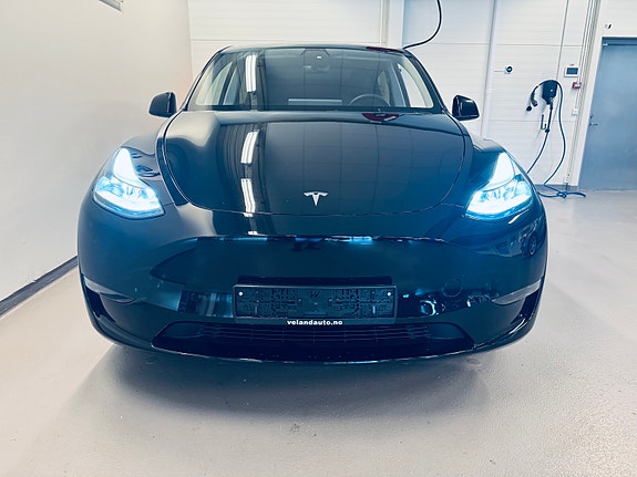 Tesla Model Y 2 of 26