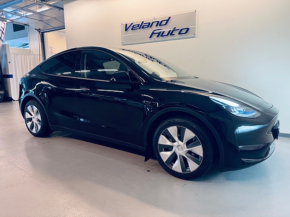 Tesla Model Y 5 of 26