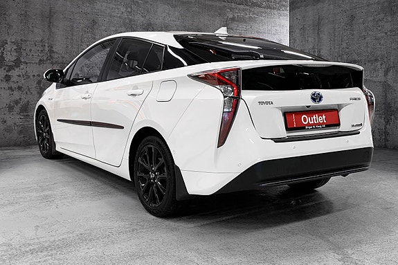 Toyota Prius 6 of 13