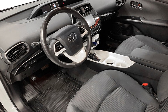 Toyota Prius 2 of 13