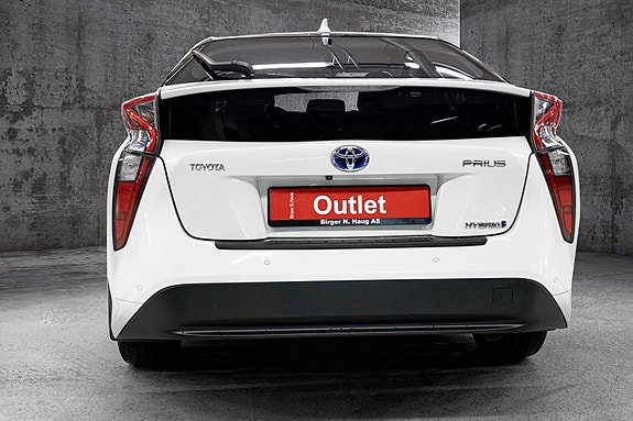 Toyota Prius 7 of 13