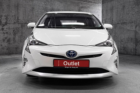 Toyota Prius 5 of 13