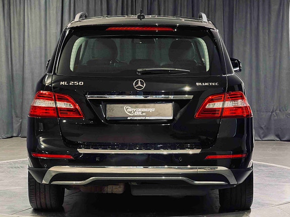 Mercedes-Benz ML250 9 of 30