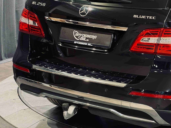 Mercedes-Benz ML250 10 of 30