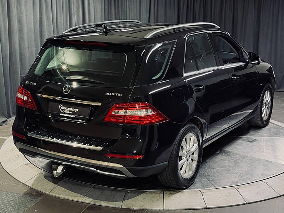 Mercedes-Benz ML250 7 of 30
