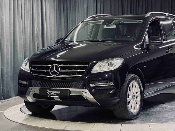 Mercedes-Benz ML250 3 of 30