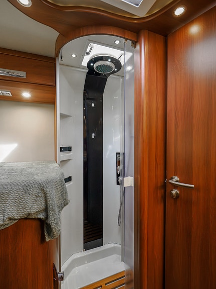 Carthago Chic E-Line I 50 Linerclass | 3L M/KJEDE | 177 HK | AUTOMAT | HYDR. STØTTEBEN |  SOLCELLE | AC 30 of 30