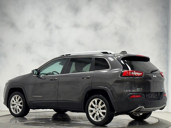 Jeep Cherokee 12 of 30