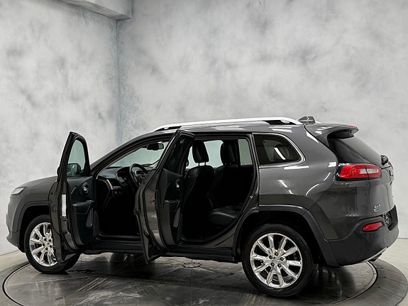 Jeep Cherokee 15 of 30