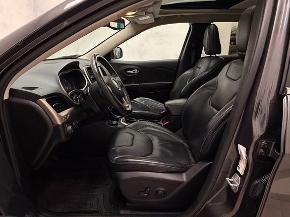 Jeep Cherokee 21 of 30