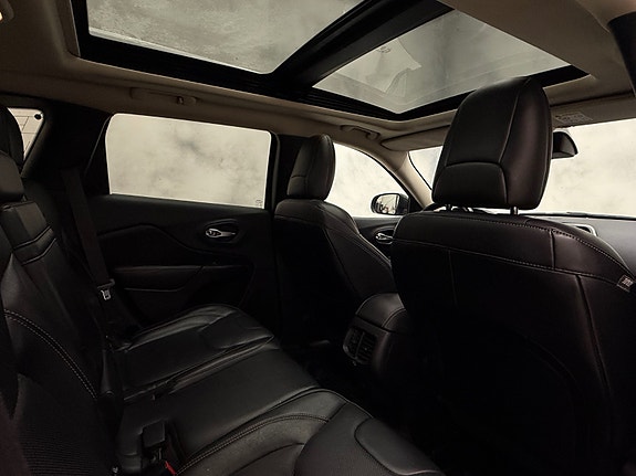 Jeep Cherokee 27 of 30