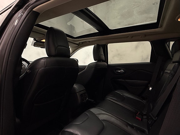 Jeep Cherokee 25 of 30