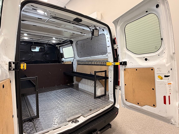 Ford Transit Custom 12 of 30