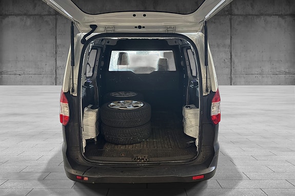Ford Transit Courier 8 of 14