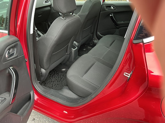 Peugeot 208 12 of 18