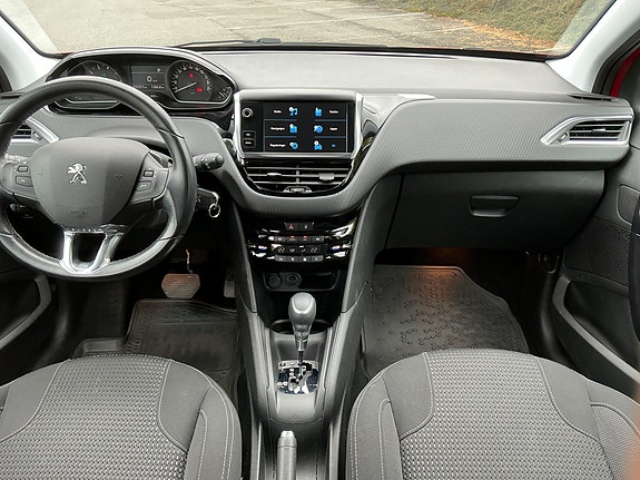Peugeot 208 16 of 18