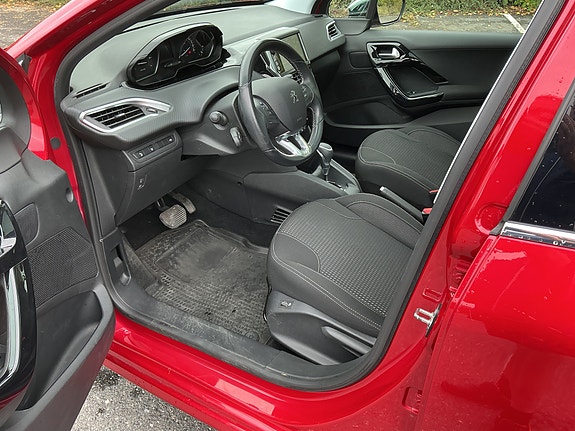 Peugeot 208 11 of 18