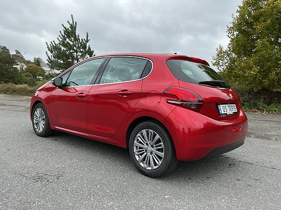 Peugeot 208 4 of 18