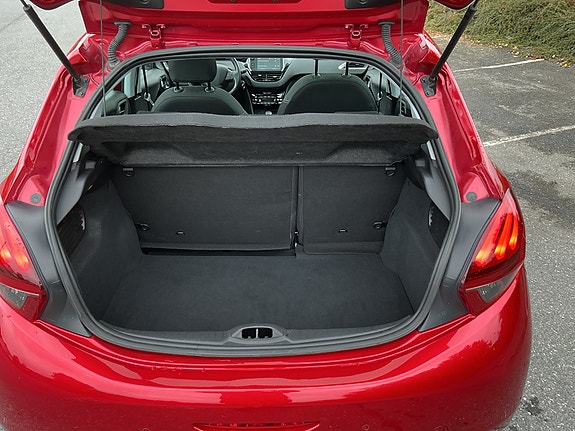 Peugeot 208 7 of 18