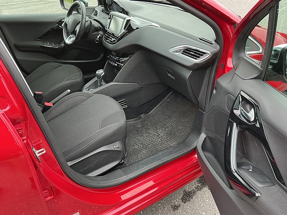 Peugeot 208 10 of 18